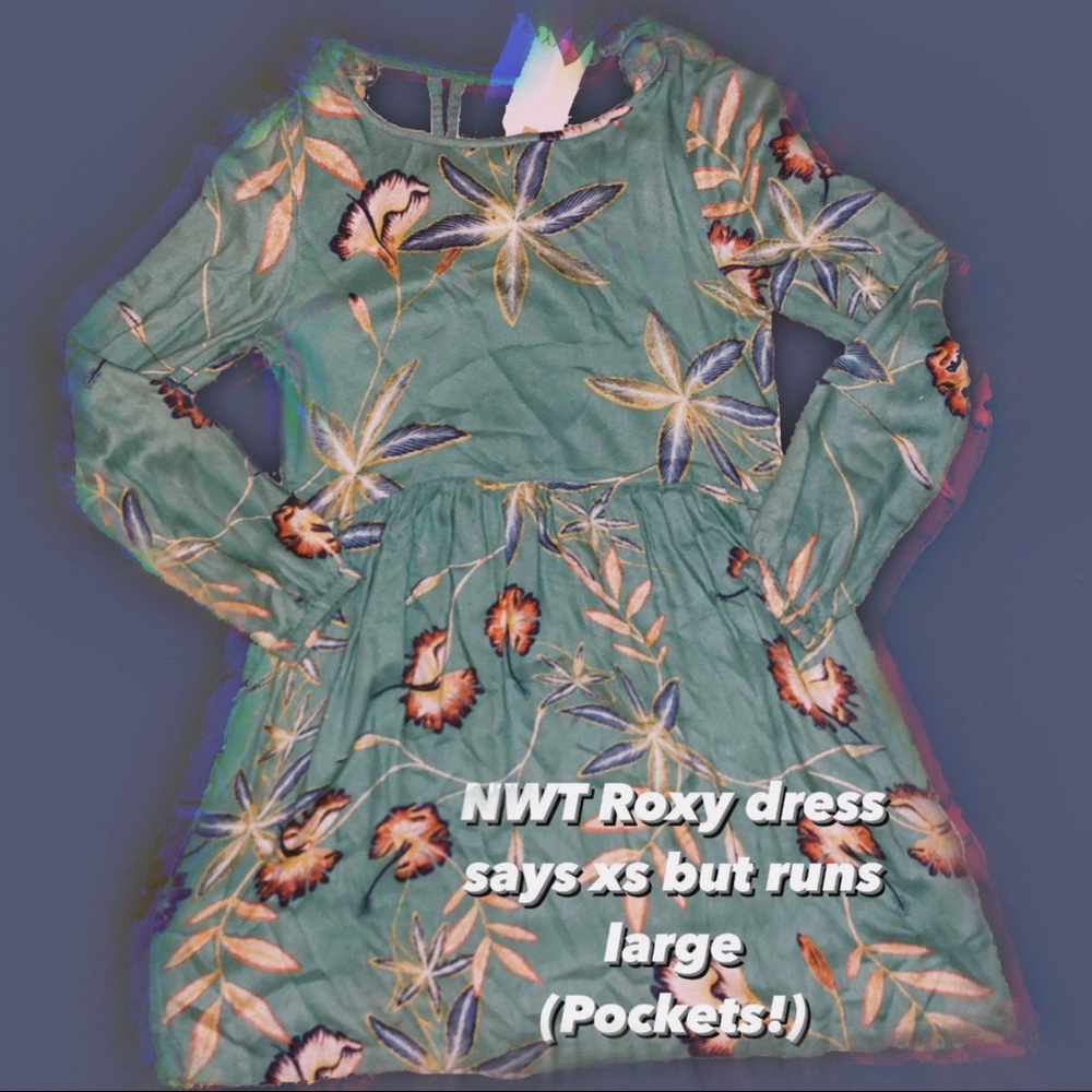 Scoopneck NWT teal Roxy dress has pockets